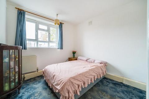 52 Tyneham Close, London, SW11 5XW