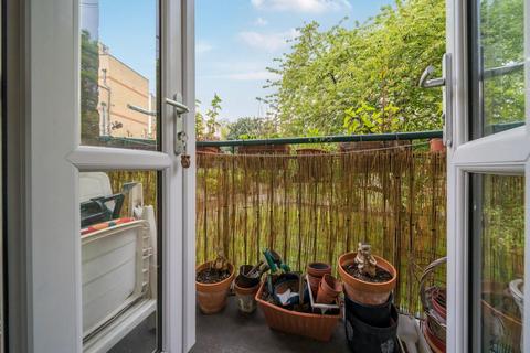 52 Tyneham Close, London, SW11 5XW