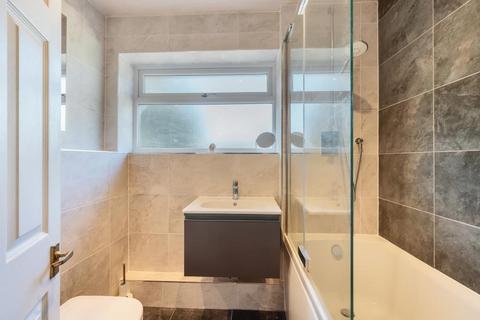 399 Farnham Road, Farnham Royal, Slough, SL2 3AF