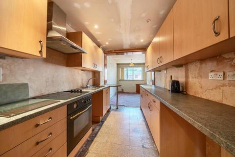 399 Farnham Road, Farnham Royal, Slough, SL2 3AF