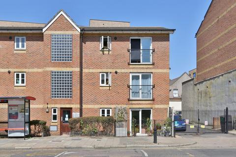 2 bedroom apartment to rent, Northwold Road, London, E5