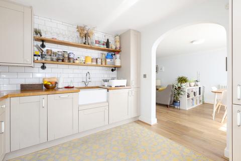 2 bedroom apartment to rent, Northwold Road, London, E5