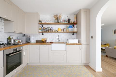 2 bedroom apartment to rent, Northwold Road, London, E5