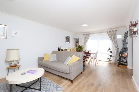 2 bedroom apartment to rent, Northwold Road, London, E5
