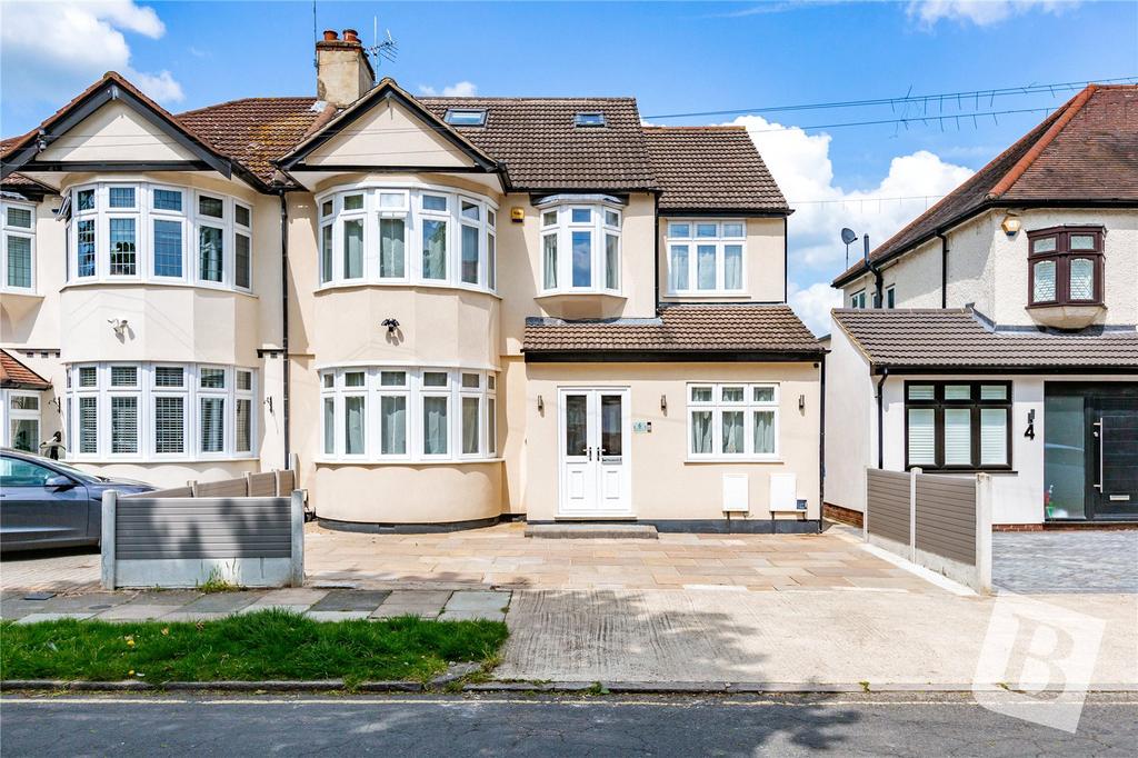 Western Avenue, Gidea Park, RM2 4 bed semidetached house for sale £