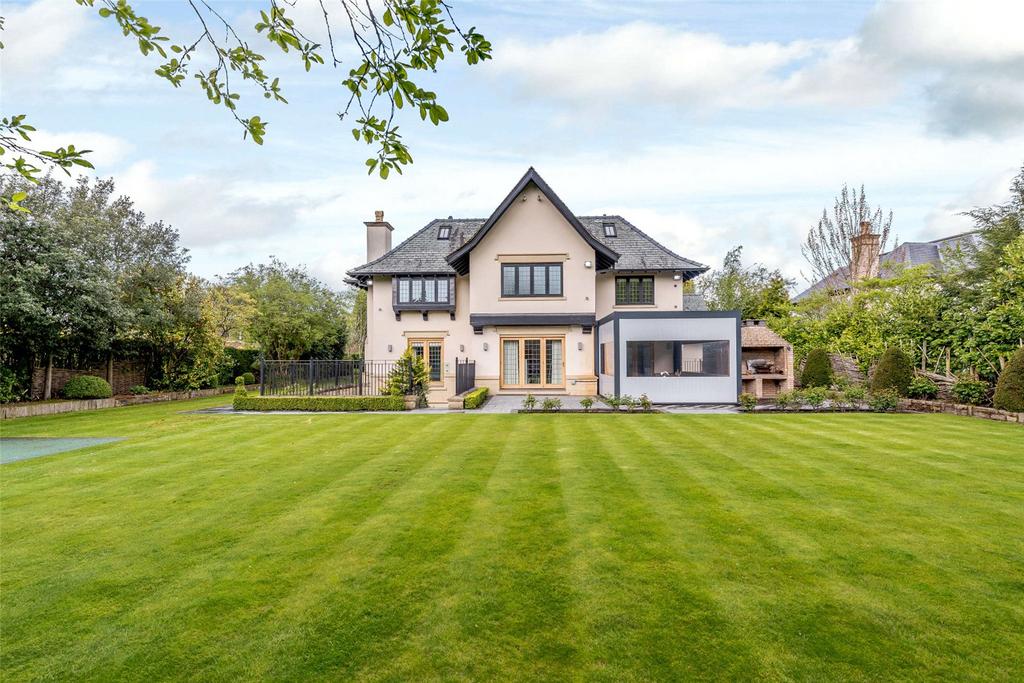 Park Lane, Hale, Altrincham, Cheshire, WA15 5 bed detached house for