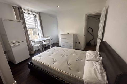 undefined, Flat 2, 49 Gregory Boulevard, Nottingham, NG7