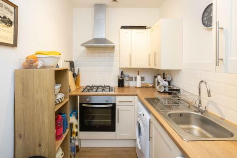 2 bedroom maisonette for sale - Ground Floor Maisonette In Hurst Green