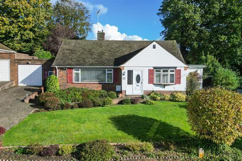 2 bedroom detached bungalow for sale - No onward chain in Hawkhurst