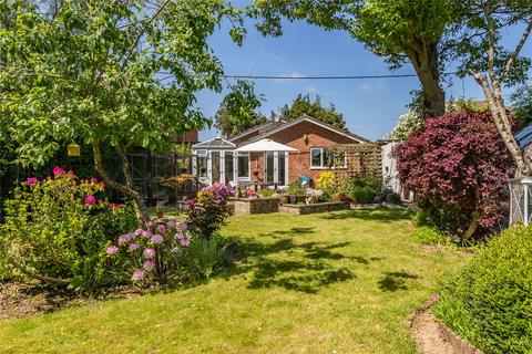 2 bedroom bungalow for sale - Aldermaston Road, Pamber Green, Tadley, RG26
