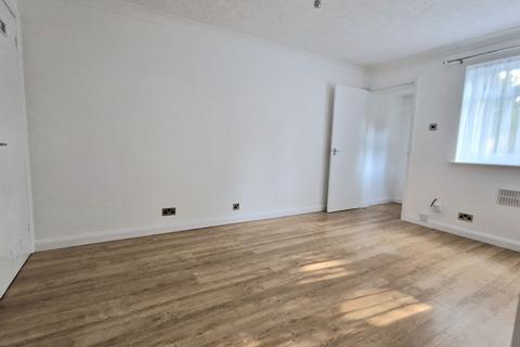 1 bedroom apartment to rent, Morval Close, Farnborough