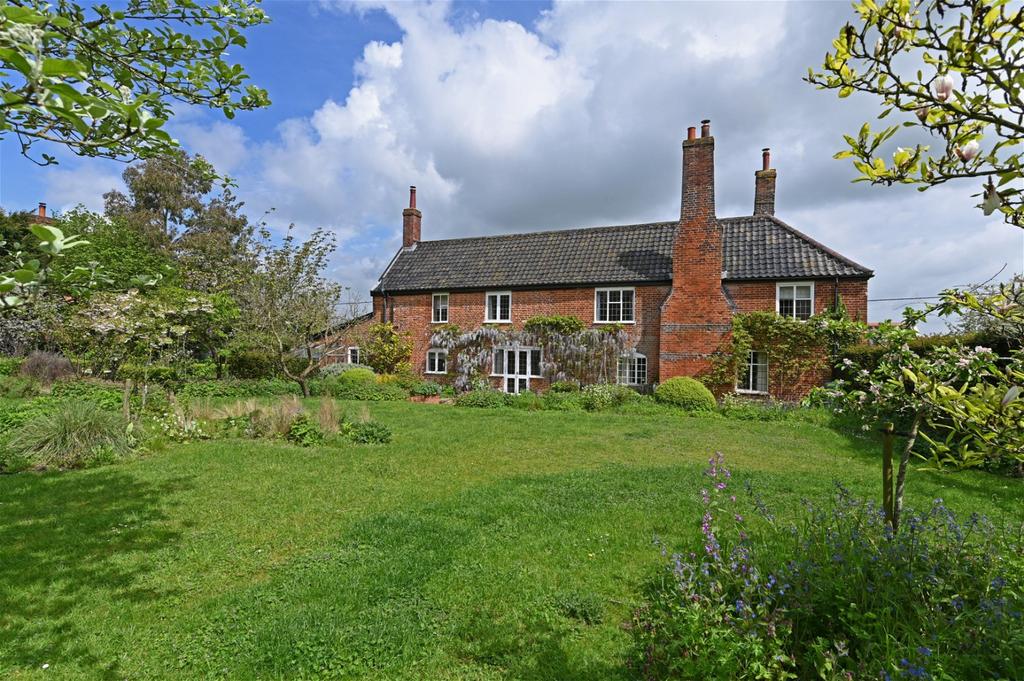 Benhall Green, Saxmundham, Suffolk 6 bed detached house for sale £975,000