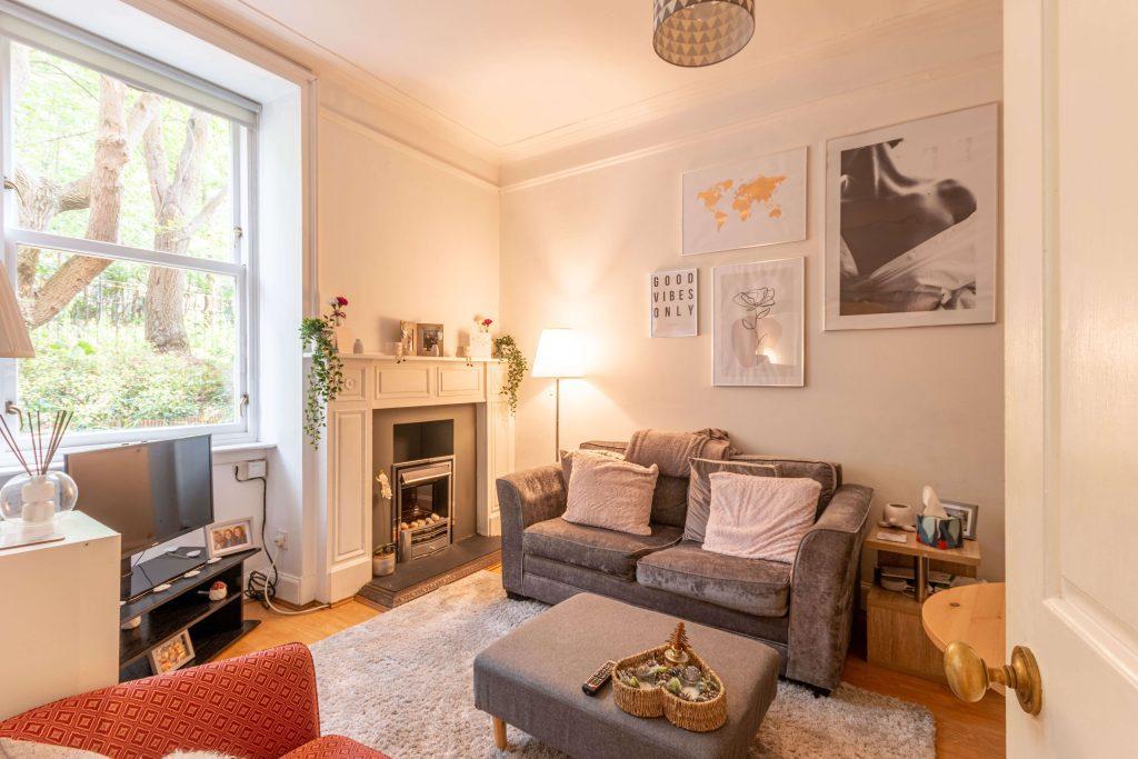 Bryson Road, Edinburgh, EH11 1DY 1 bed flat £825 pcm (£190 pw)