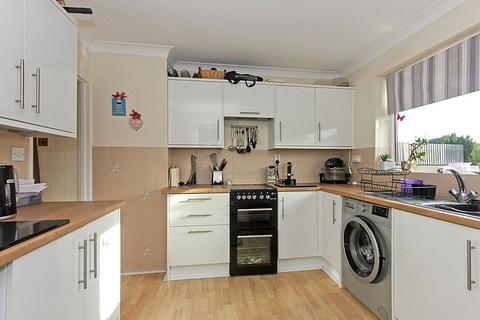 2 bedroom bungalow for sale - Hamilton Crescent, Sittingbourne, Kent, ME10