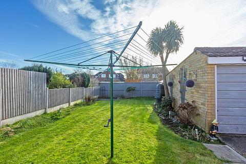 2 bedroom bungalow for sale - Hamilton Crescent, Sittingbourne, Kent, ME10