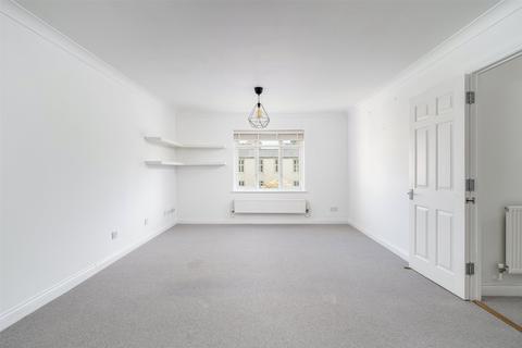 8 Cambridge Square, Redhill, RH1 6TG