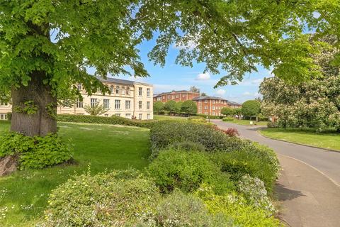 8 Cambridge Square, Redhill, RH1 6TG