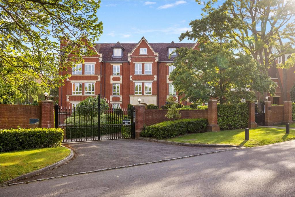 Esher Park Avenue, Esher, KT10 2 bed apartment for sale £850,000