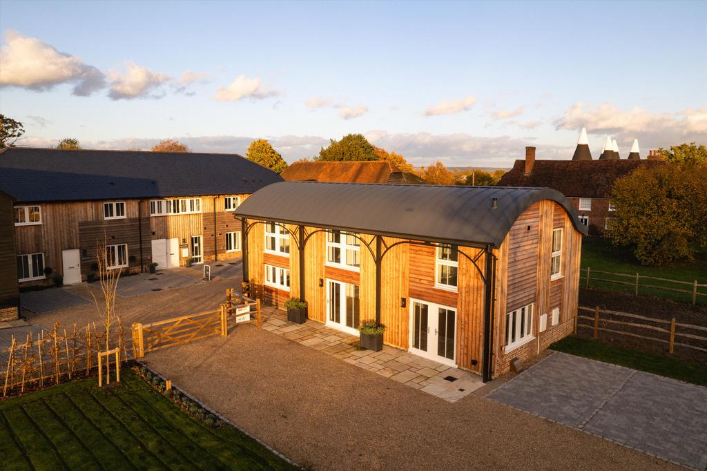 Five Oak Green Road, Capel, Tonbridge, Kent, TN12 4 bed barn conversion