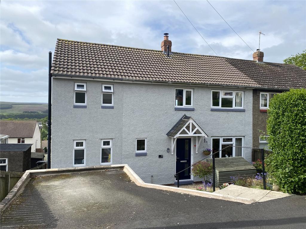 Newholme Avenue, Haltwhistle, Northumberland, NE49 4 bed semidetached house for sale £160,000
