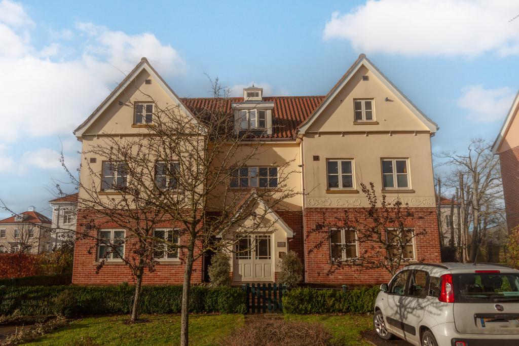 Rendlesham, Woodbridge, Suffolk, IP12 1 bed flat for sale £135,000