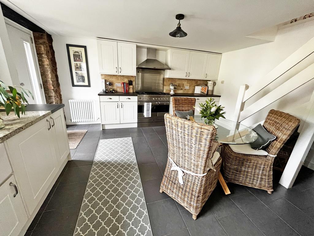 Kitchen in Wing