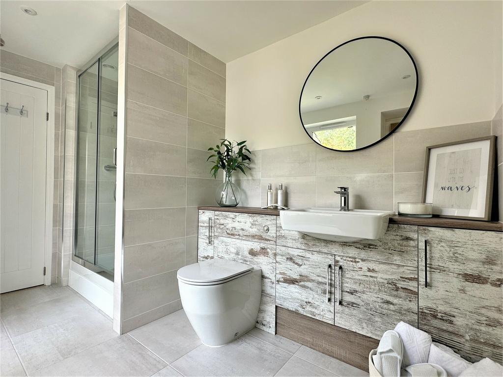 En-Suite to Master Bedroom in Wing