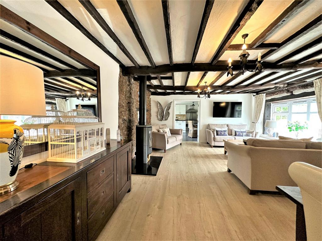 Diner in Wing