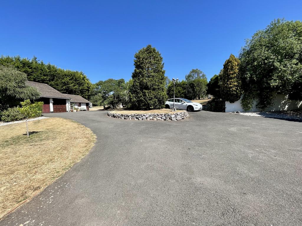 Driveway, Garaging &amp; Stables