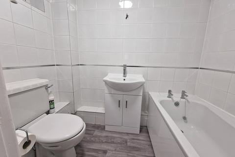 2 bedroom flat to rent, 154-158 Bridle Lane, Sutton Coldfield, B74