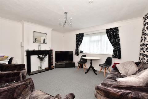 2 bedroom ground floor flat for sale - Padnall Road, Romford, Essex