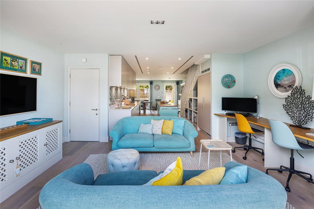 Island Place, Gould Road, TQ8 3 bed end of terrace house for