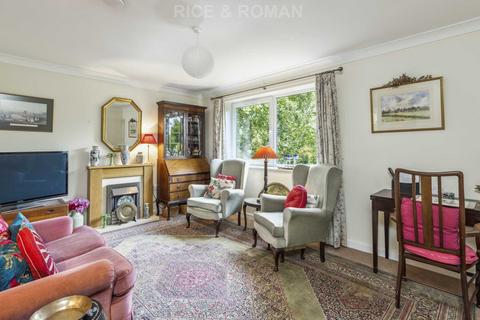 2 bedroom retirement property for sale - Manor Road North, Esher KT10
