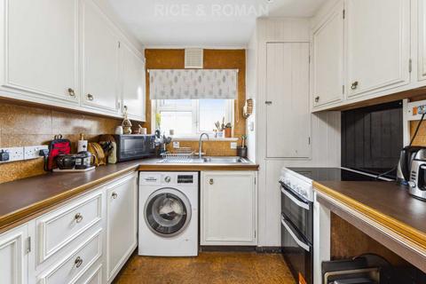 25, Marian Court Robin Hood Lane, Sutton, SM1 2SB