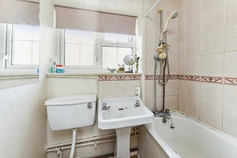 25, Marian Court Robin Hood Lane, Sutton, SM1 2SB