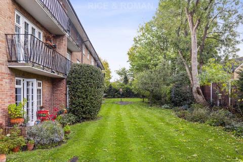 25, Marian Court Robin Hood Lane, Sutton, SM1 2SB