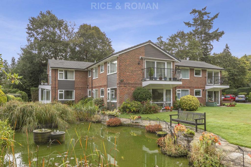 Queens Drive, Leatherhead KT22 1 bed retirement property £220,000