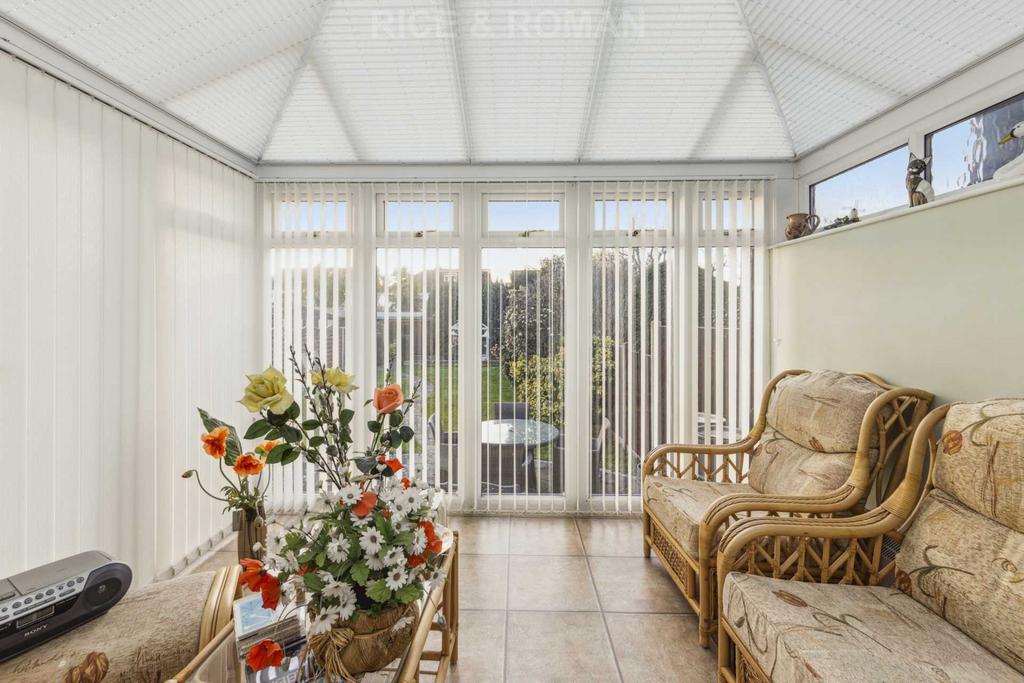 Raleigh Avenue, Wallington SM6 3 bed semidetached house £600,000