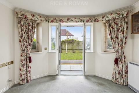 2 bedroom retirement property for sale - Manor Road North, Esher KT10
