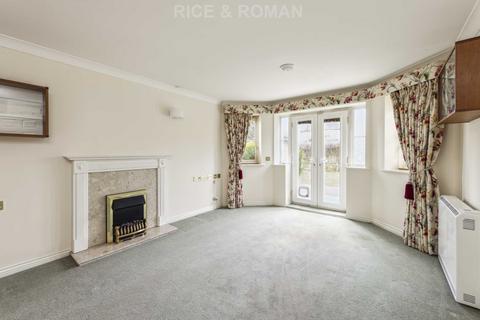 2 bedroom retirement property for sale - Manor Road North, Esher KT10