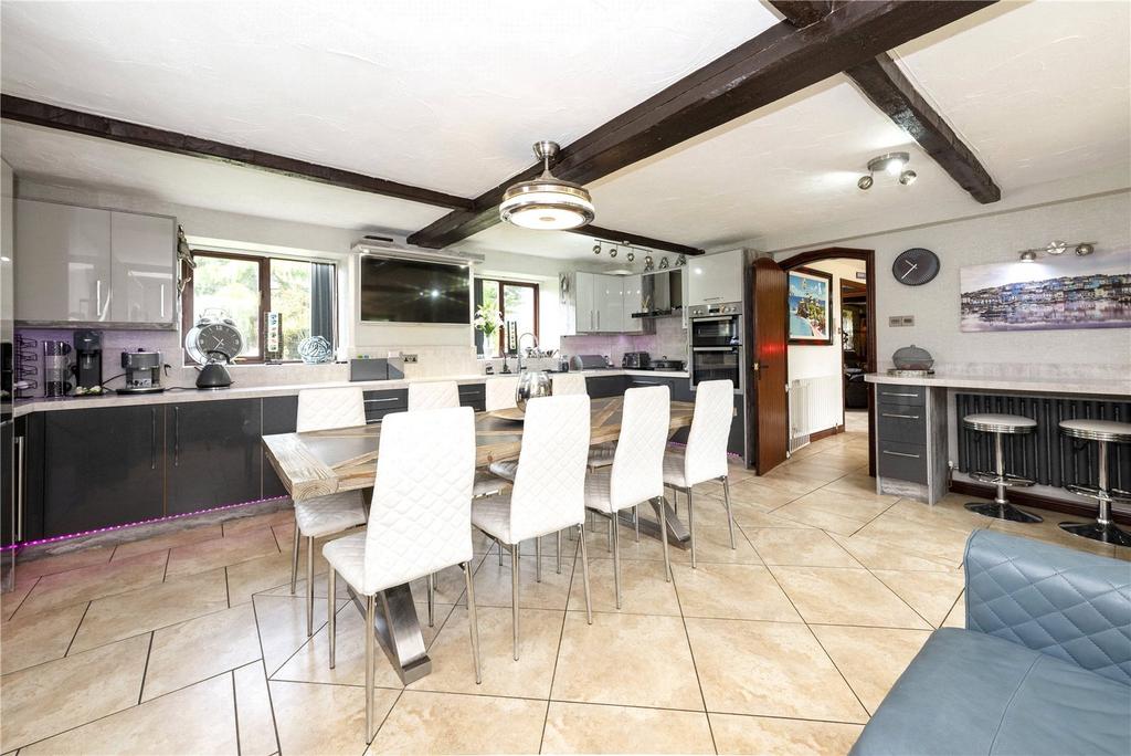 Halse Road, Brackley, Northamptonshire, NN13 5 bed semidetached house