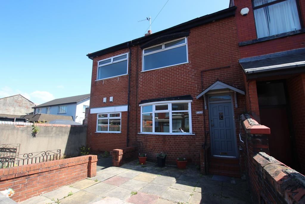 Boundary Road, St Helens, WA10 2 bed flat £625 pcm (£144 pw)
