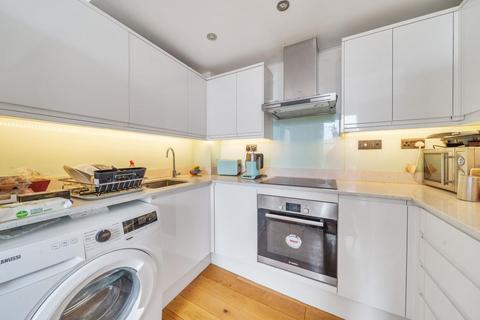 2 bedroom flat for sale, Northwood Road, Highgate