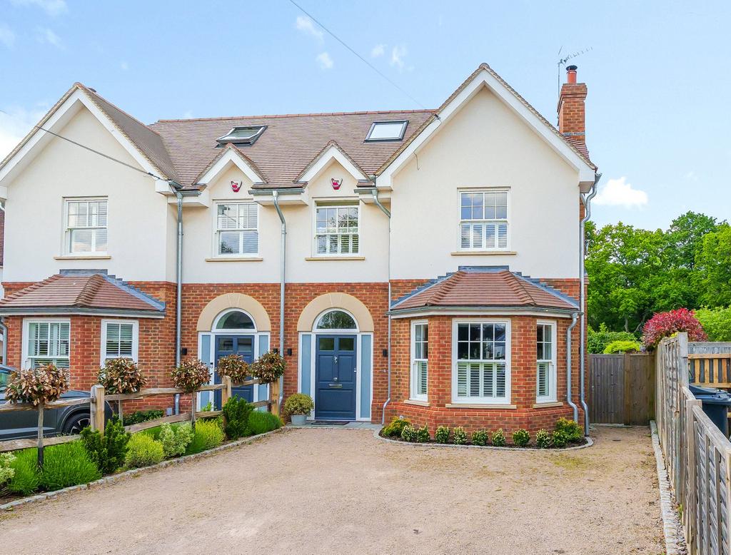 Surrey Gardens, Effingham Junction, KT24 5 bed semidetached house £