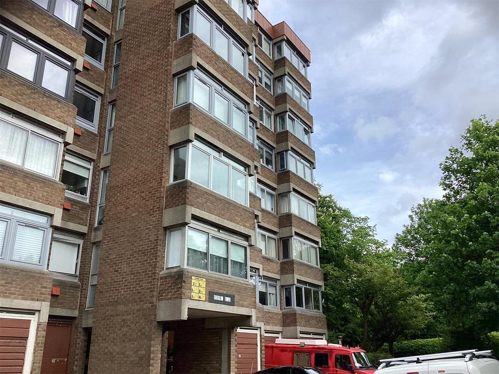 Dirleton Drive, Glasgow, G41 bed flat to rent £895 pcm (£207 pw)