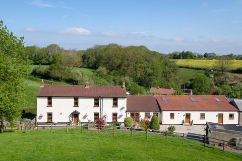 6 bedroom equestrian property for sale - Canada Coombe