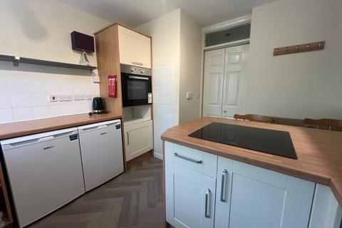 2 bedroom apartment to rent, Beechwood Road, Caterham