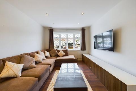 12 Cavendish Avenue, Ruislip, HA4 6QH