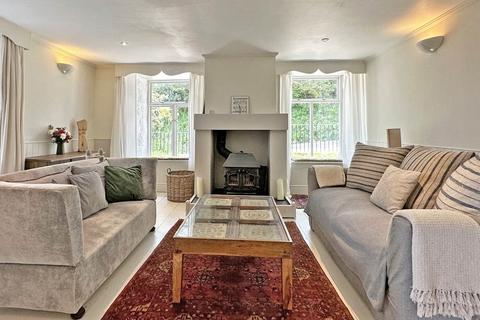 Rocquaine Chapel Hill, Gweek, Helston, TR12 7AE