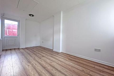 3 bedroom end of terrace house for sale, Mansion Drive, TIPTON, DY4 7LW